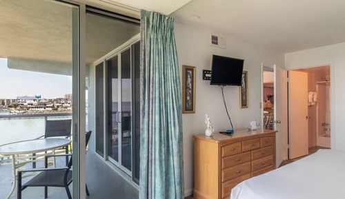 Standard Condo, 2 Bedrooms, Balcony, Bay View
