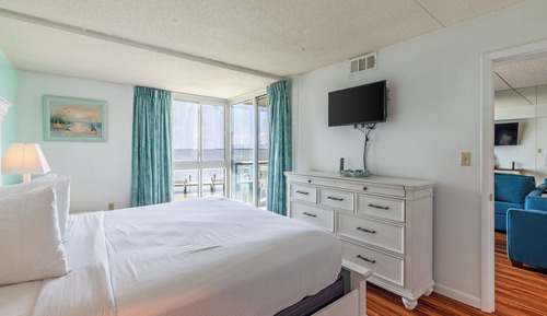 Premium Condo, 2 Bedrooms, Balcony, Bay View