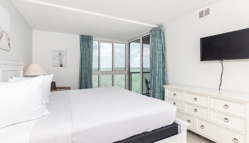 Premium Condo, 2 Bedrooms, Balcony, Bay View