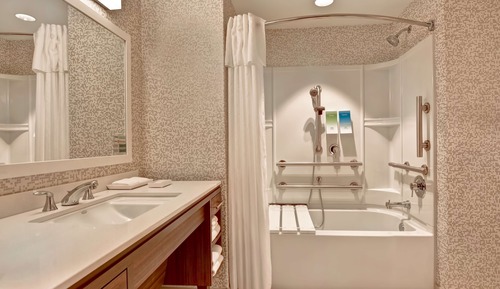 Business Suite, 1 King Bed, Accessible, Bathtub (Mobility & Hearing)