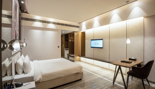 Deluxe Room King Bed