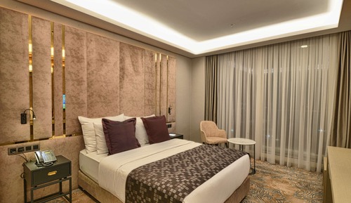 Superior Room, 1 Double Bed, Accessible, Balcony (Walk-in Shower)