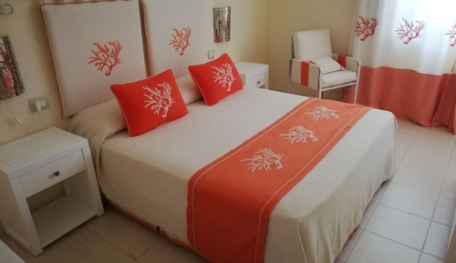 Room (Budget)