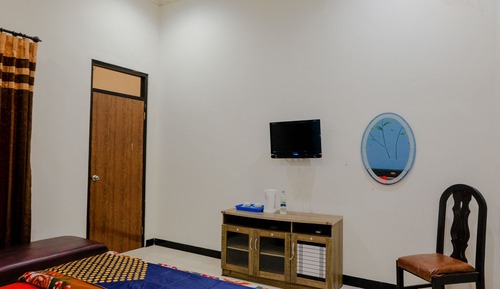 Economy Triple Room
