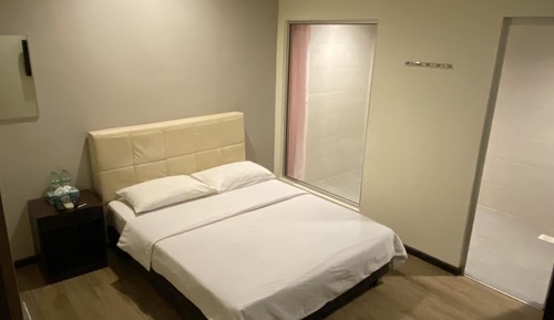 Executive Queen Room