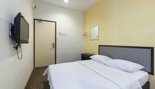 Standard Queen Room, No Windows