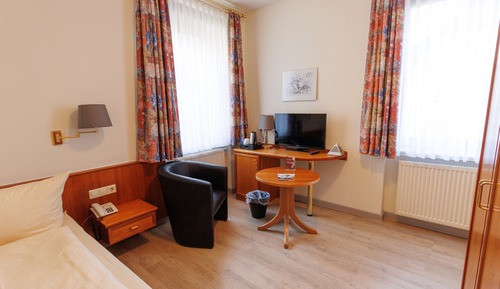 Single Room, Annex Building