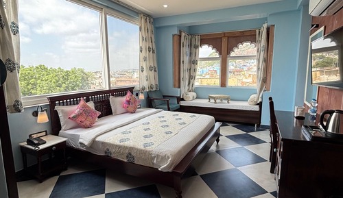 Fort and Lake View Superior Room with Jharokha room, King bed ( 3rd Floor )