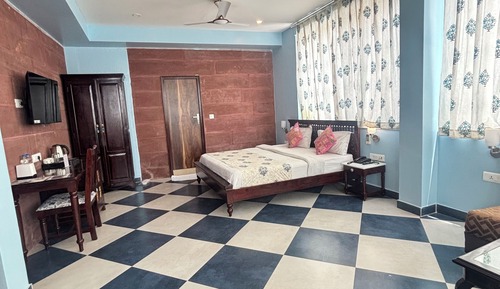 Lake View Junior Suite , King Bed ( 3rd Floor )