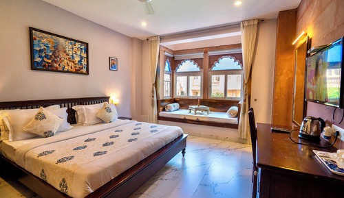 Fort View Superior Room with Jharokha, King Bed ( 2nd Floor )