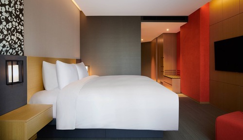 Room, 1 King Bed, Non Smoking, Corner