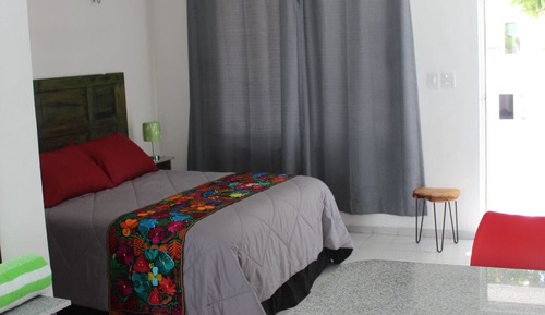 Comfort Room, 1 Queen Bed, Ensuite