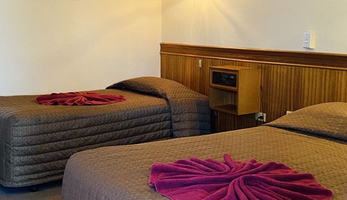 Deluxe Twin Queen Room