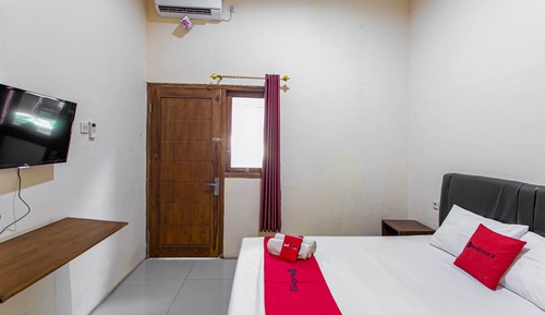 Double Room (RedDoorz)