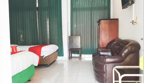 Family Room (RedDoorz)