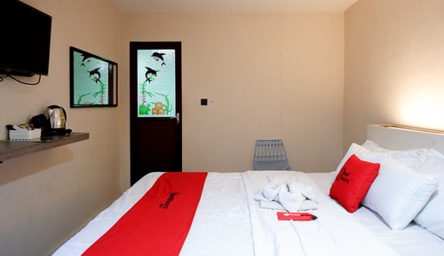 Double Room (RedDoorz)
