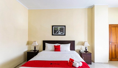 Double Room (RedDoorz)