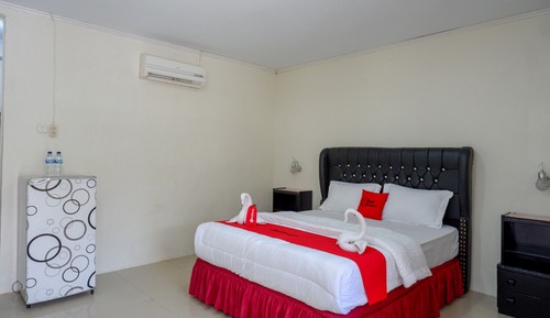 Premium Room (RedDoorz)
