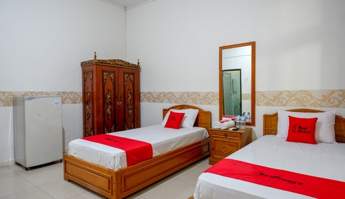 Deluxe Twin Room (RedDoorz)