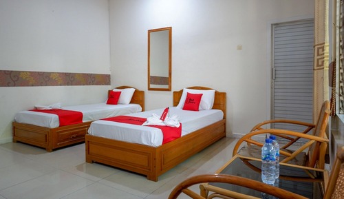 Premium Twin Room (RedDoorz)