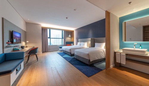 Room, Multiple Beds (Standard Air)