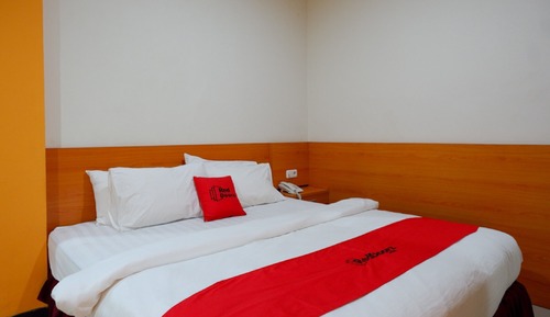 Deluxe Room (RedDoorz)