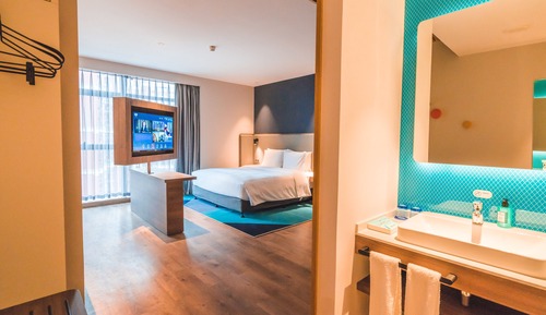 Standard Room, 1 King Bed (Extra Floor Space)