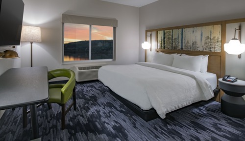 Room, 1 King Bed, Lake View (Hearing Accessible)