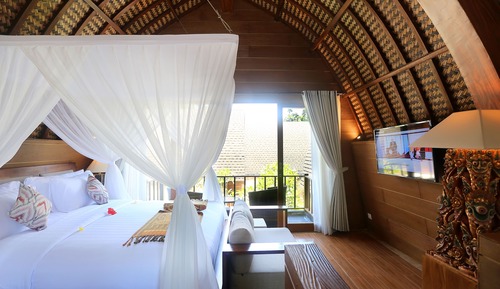 1 Bedroom Villa with Balcony Pool View