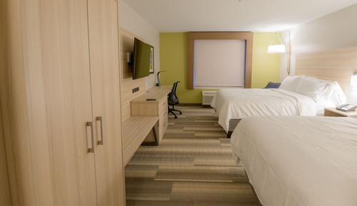 Suite, 2 Queen Beds, Accessible (Mobility Access Tub)