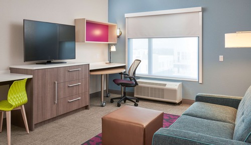 Suite, 1 King Bed, Accessible (Roll-In Shower)