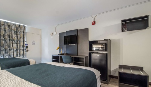 Deluxe Room, 2 Double Beds, Non Smoking, Refrigerator & Microwave