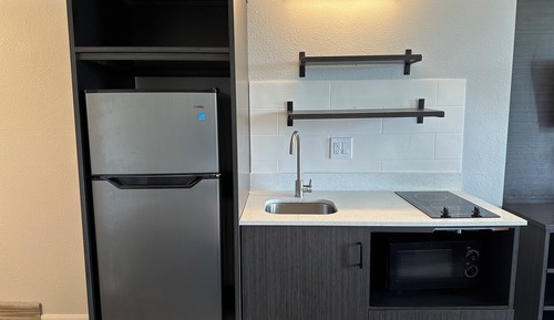 Deluxe Room, 1 King Bed, Non Smoking, Kitchenette