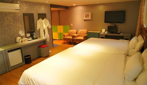Room (Royal Suite Kids)