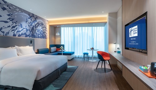 Standard Room, 1 King Bed (Extra Floor Space High Floor)