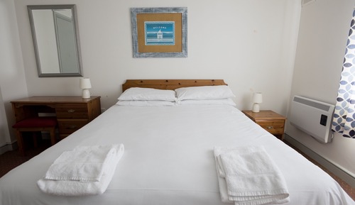 House, 2 Bedrooms, 2 Bathrooms, Beachside