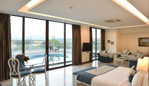 Suite, 1 King Bed, Pool View (Bella Vista Suite)