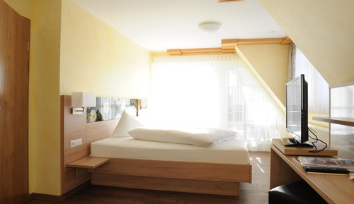 Deluxe Double Room (3)