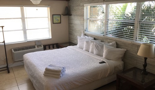 Room, 1 King Bed, Kitchen, Courtyard View, 2nd Floor