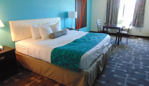 Room, 1 King Bed, Accessible, Non Smoking (Mobility,Hearing,Tub w/Grab Bars)