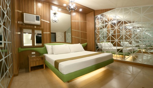 Suite, 1 Queen Bed
