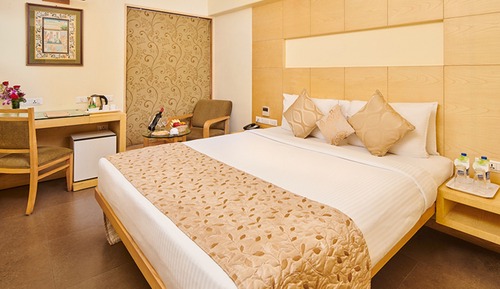 Superior Room, 1 King Bed, City View