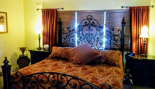 Italian - 1 Bedroom 1 King Bed