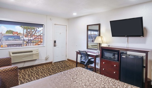 Standard Room, 1 Queen Bed