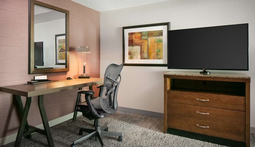Suite, 1 King Bed, Accessible, Bathtub (Mobility & Hearing)