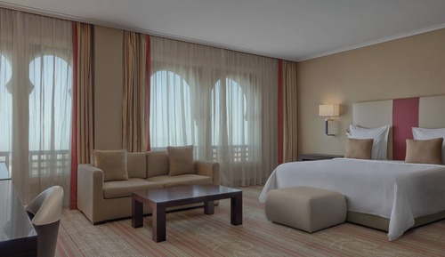 Suite, 1 King Bed, Non Smoking, City View