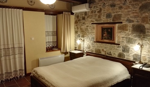 Triple Room, Terrace (Karya)