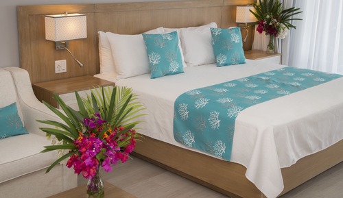 Junior Studio Suite, 1 King Bed with Sofa bed, Garden View