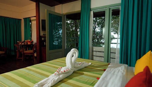 Valley Facing Suite with Bathtub