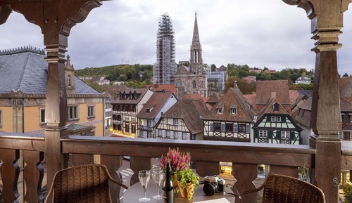 BALCONY SUITE